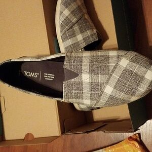 Toms black checkered plaid/ daisies 9.5